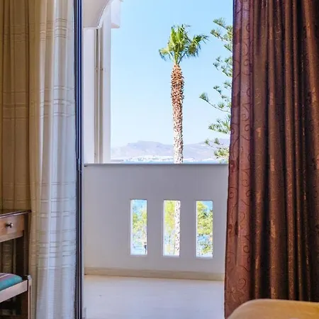 Seaside Aparthotel Ampavris